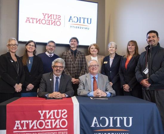 Members of 利记sbo and SUNY Oneonta join their respective institutional presidents for the signing of an Articulation Agreement.